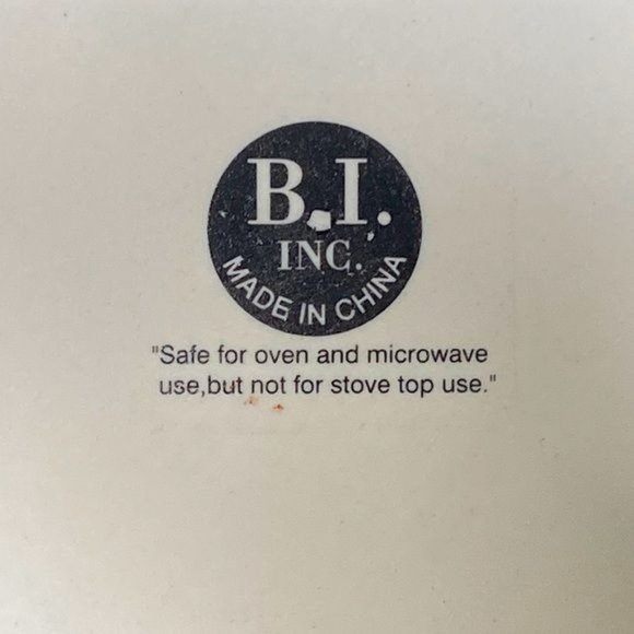 B.I. Inc. Ceramic Soup Tureen Red and White Chile Crock - Picture 3 of 5